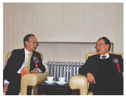 原煤炭工業(yè)部部長(zhǎng)王森浩與石華輝董事長(zhǎng)親切會(huì)談！