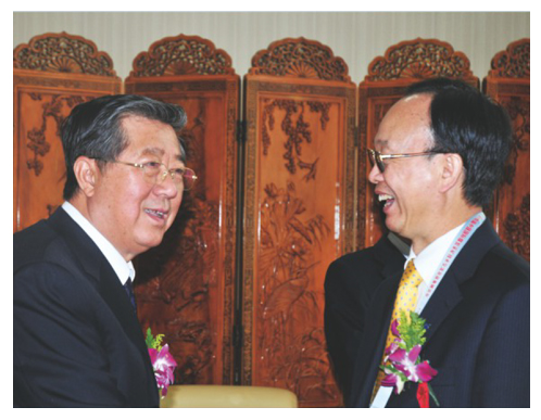 2011年9月中國(guó)煤炭工業(yè)協(xié)會(huì)會(huì)長(zhǎng)王顯政會(huì)見(jiàn)石華輝董事長(zhǎng)